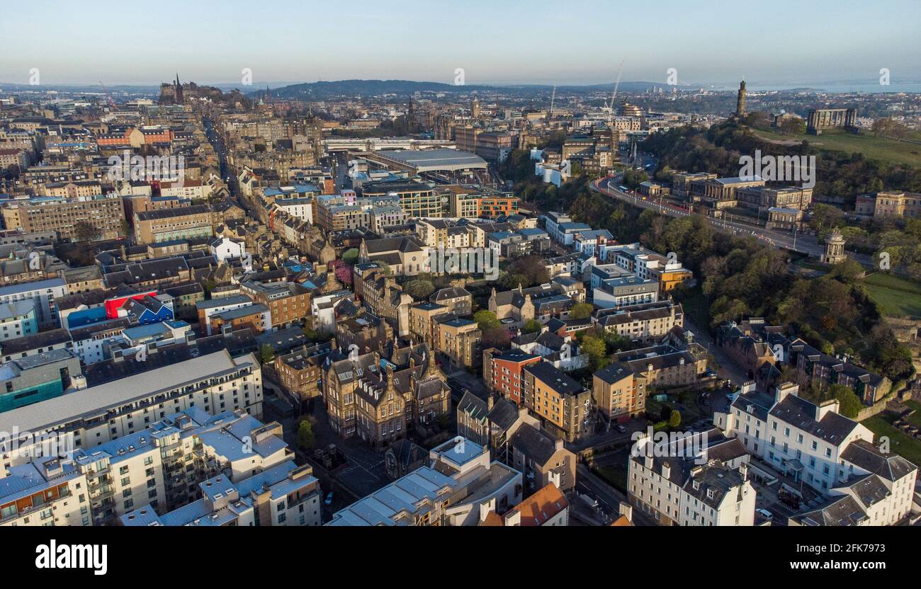 Le Royal Mile à Édimbourg. Date de la photo : jeudi 29 avril 2021. Banque D'Images