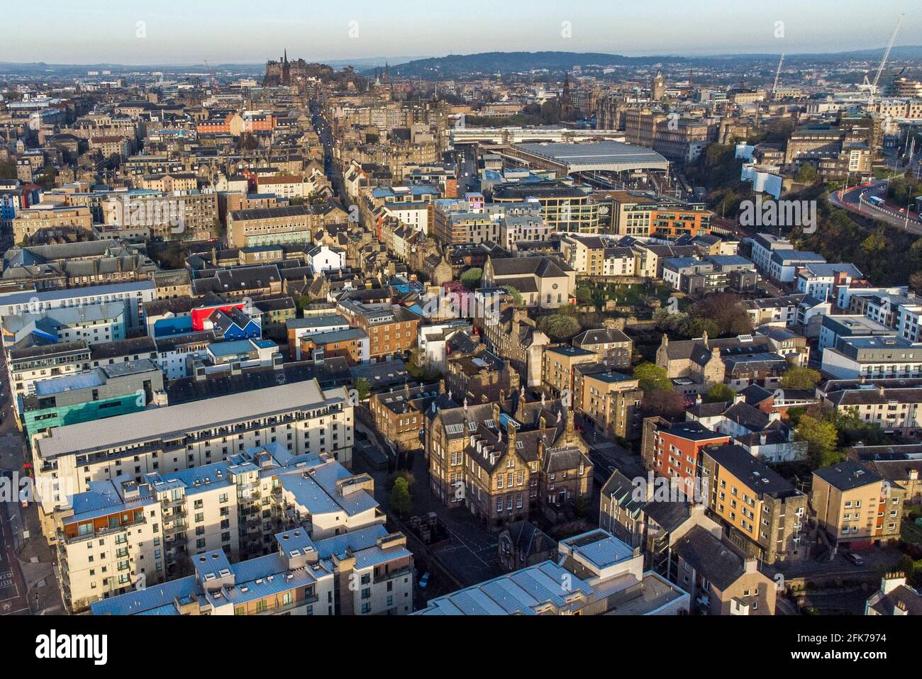 Le Royal Mile à Édimbourg. Date de la photo : jeudi 29 avril 2021. Banque D'Images