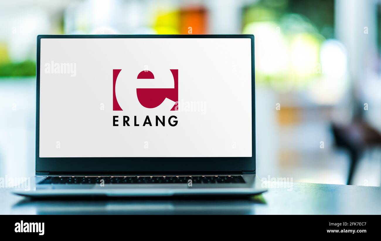POZNAN, POL - APR 15, 2021: Ordinateur portable affichant le logo d'Erlang, un langage de programmation général, simultané, fonctionnel, et un Garbage-c Banque D'Images