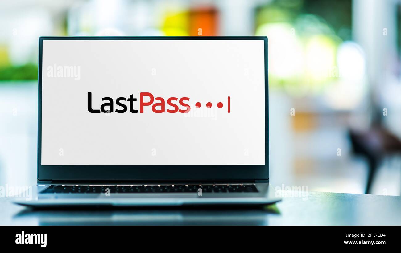 POZNAN, POL - APR 15, 2021: Ordinateur portable affichant le logo de LastPass, un gestionnaire de mots de passe freemium qui stocke les mots de passe cryptés en ligne Banque D'Images