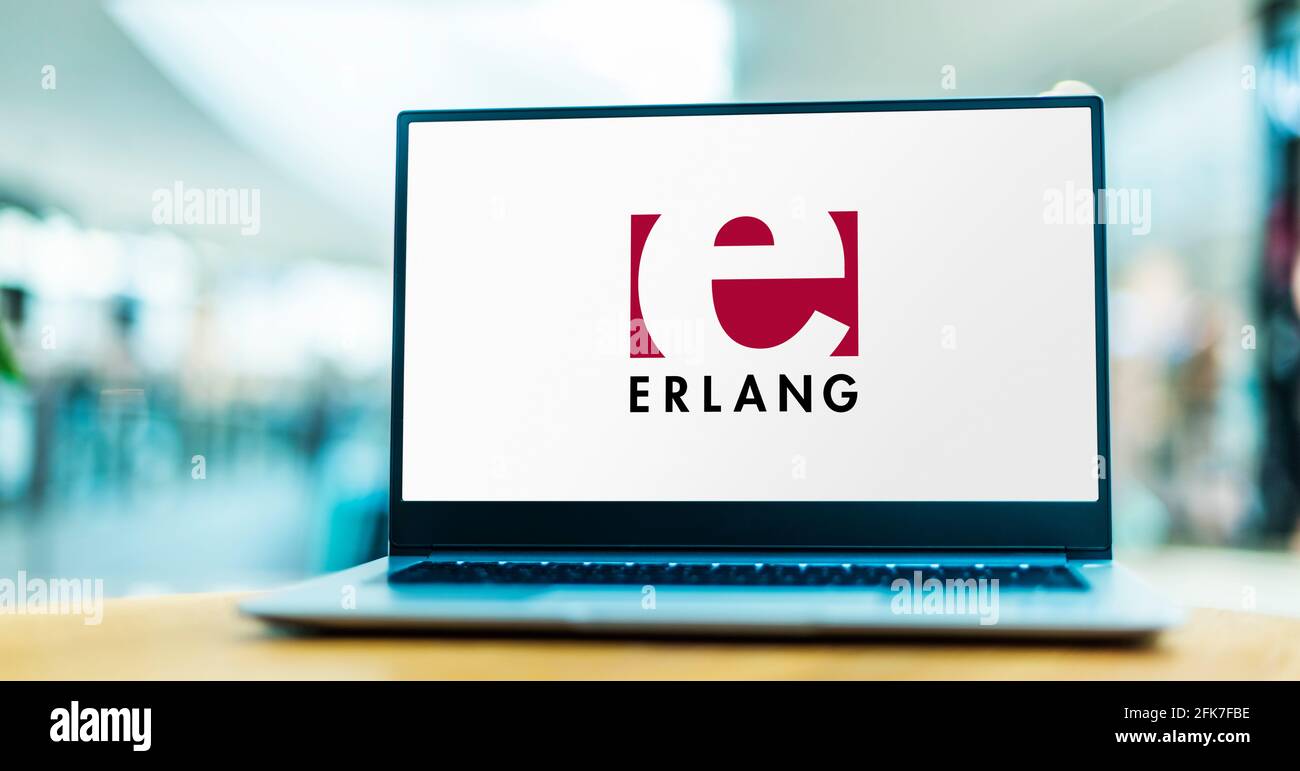 POZNAN, POL - APR 15, 2021: Ordinateur portable affichant le logo d'Erlang, un langage de programmation général, simultané, fonctionnel, et un Garbage-c Banque D'Images