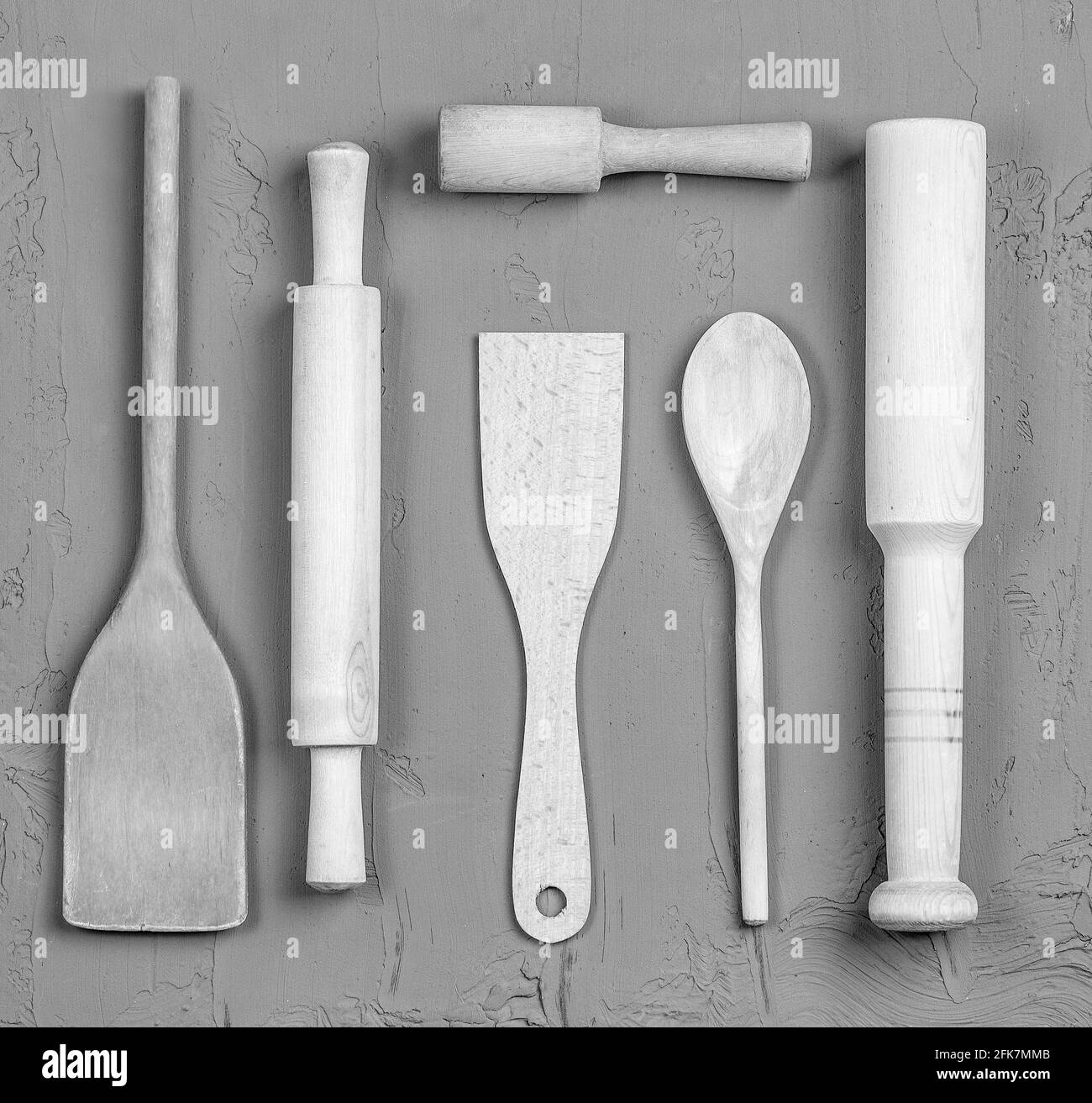 Les cuillères en bois, les spatules et un rouleau. Gros plan Banque D'Images