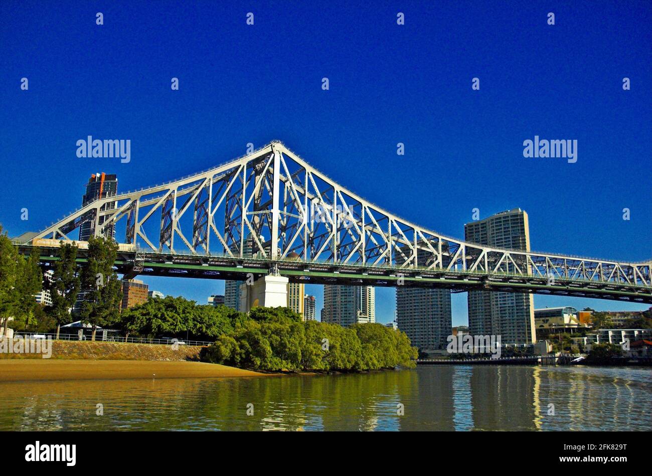 Le pont Story Bridge est un pont en porte-à-faux en acier qui enjambe le fleuve Brisbane dans la capitale de l'État du Queensland, Brisbane, en Australie Banque D'Images