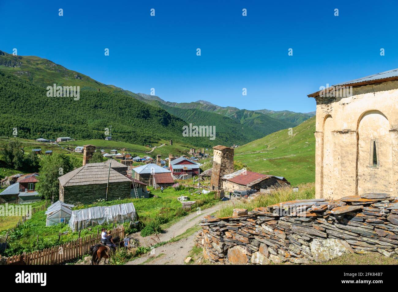 Paysage du village d'Ushguli dans la région de Svaneti, Géorgie - site classé au patrimoine mondial de l'UNESCO Banque D'Images