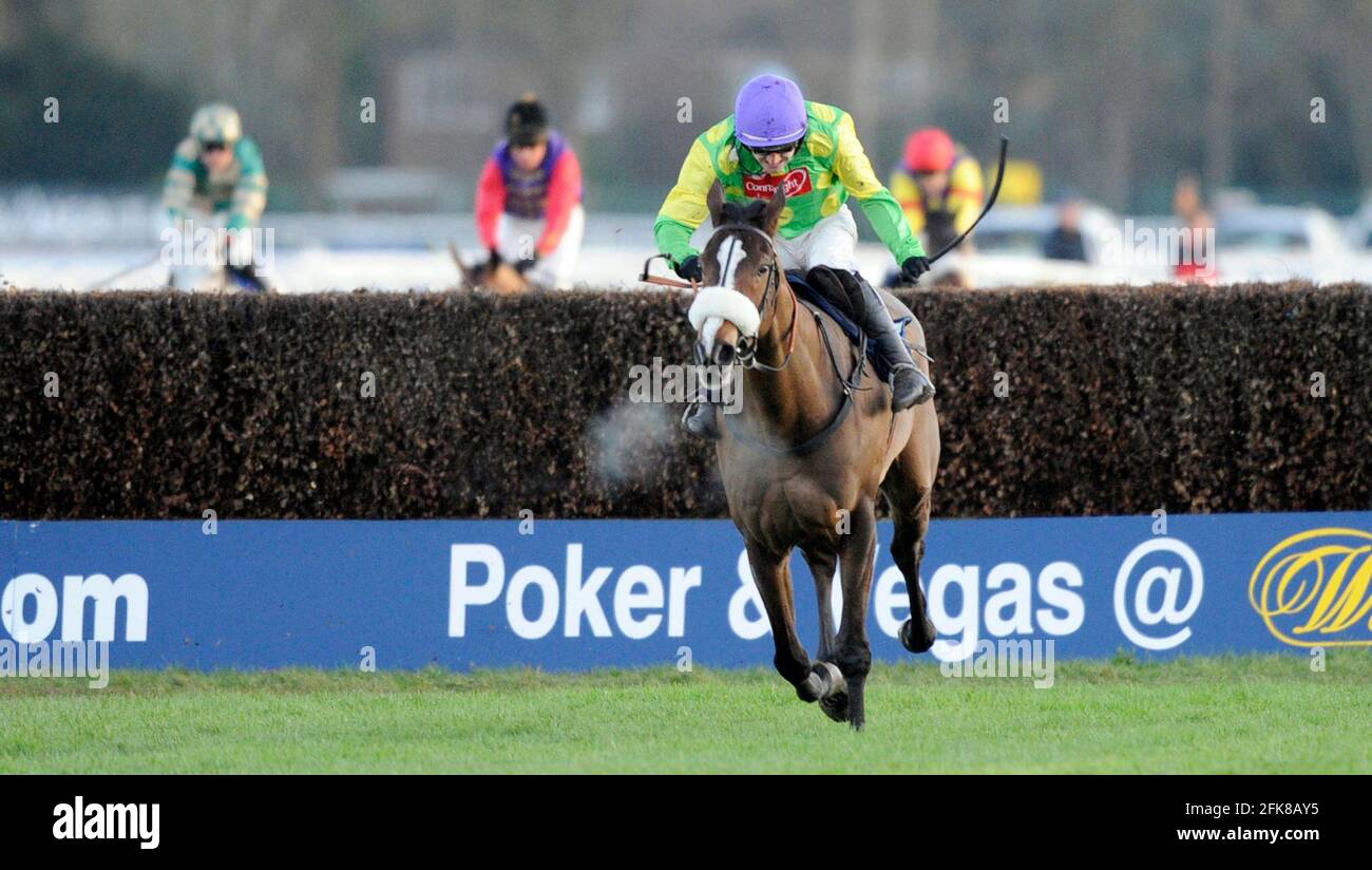 KING GEORGE V1 À KEMPTON PARK. RUBY WALSH SUR KAUTO STAR APRÈS LA DERNIÈRE SUR LE POINT DE GAGNER. 26/12/09. PHOTO DAVID ASHDOWN Banque D'Images