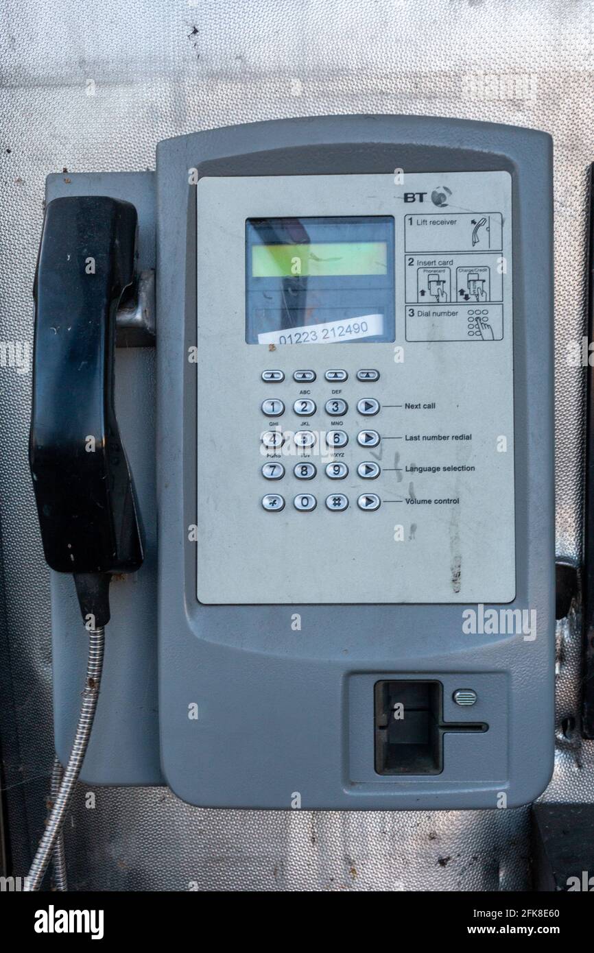 Téléphone public traditionnel payant. Banque D'Images