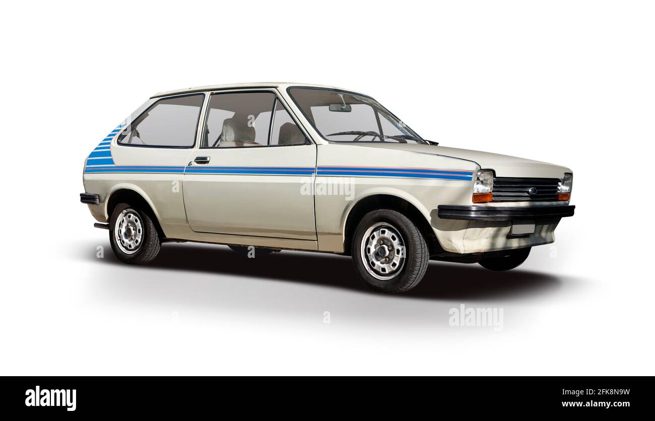 Vue latérale de la voiture à hayon Old sport isolée sur fond blanc Banque D'Images