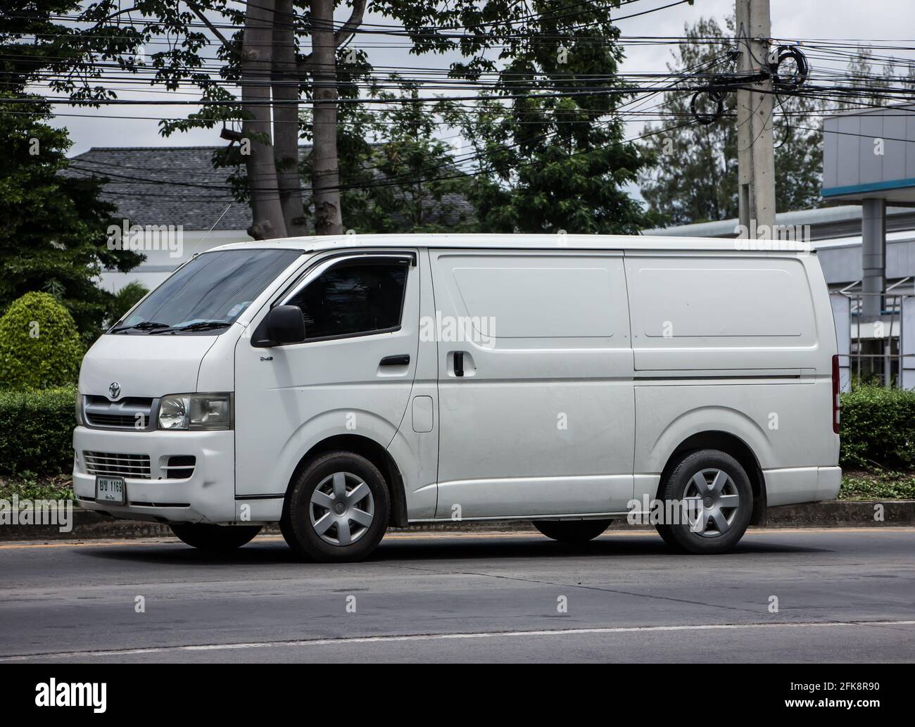 Chiangmai, Thaïlande - Mars 16 2021: Voiture Toyota Hiace Cargo. Sur la  route n°1001, à 8 km de la ville de Chiangmai Photo Stock - Alamy