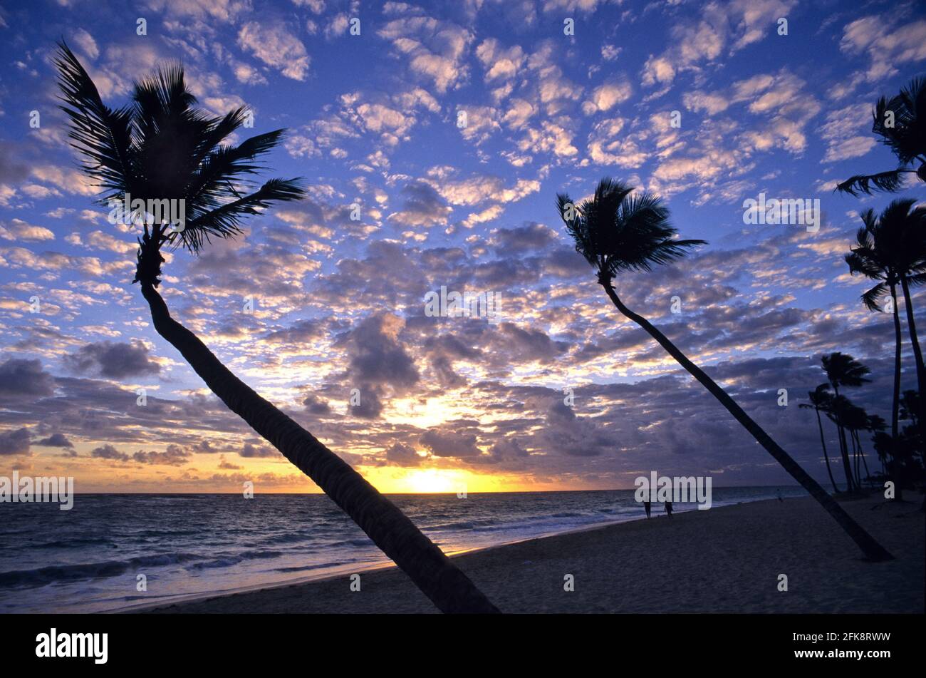 Dominikanische Republik, Sonnenaufgang am Strand von Punta Cana Banque D'Images