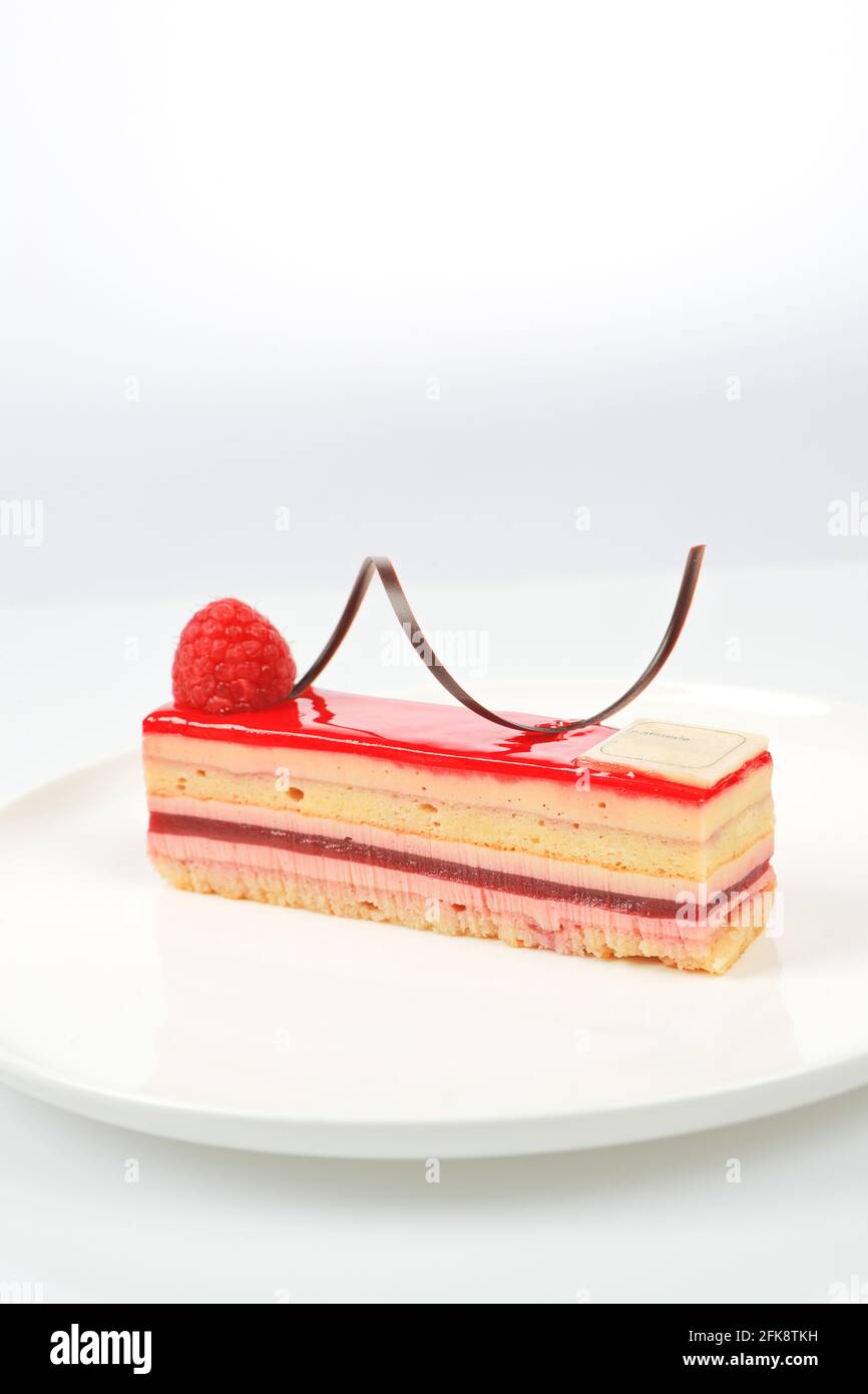 Delicieux Gateau Individuel A La Framboise Photo Stock Alamy