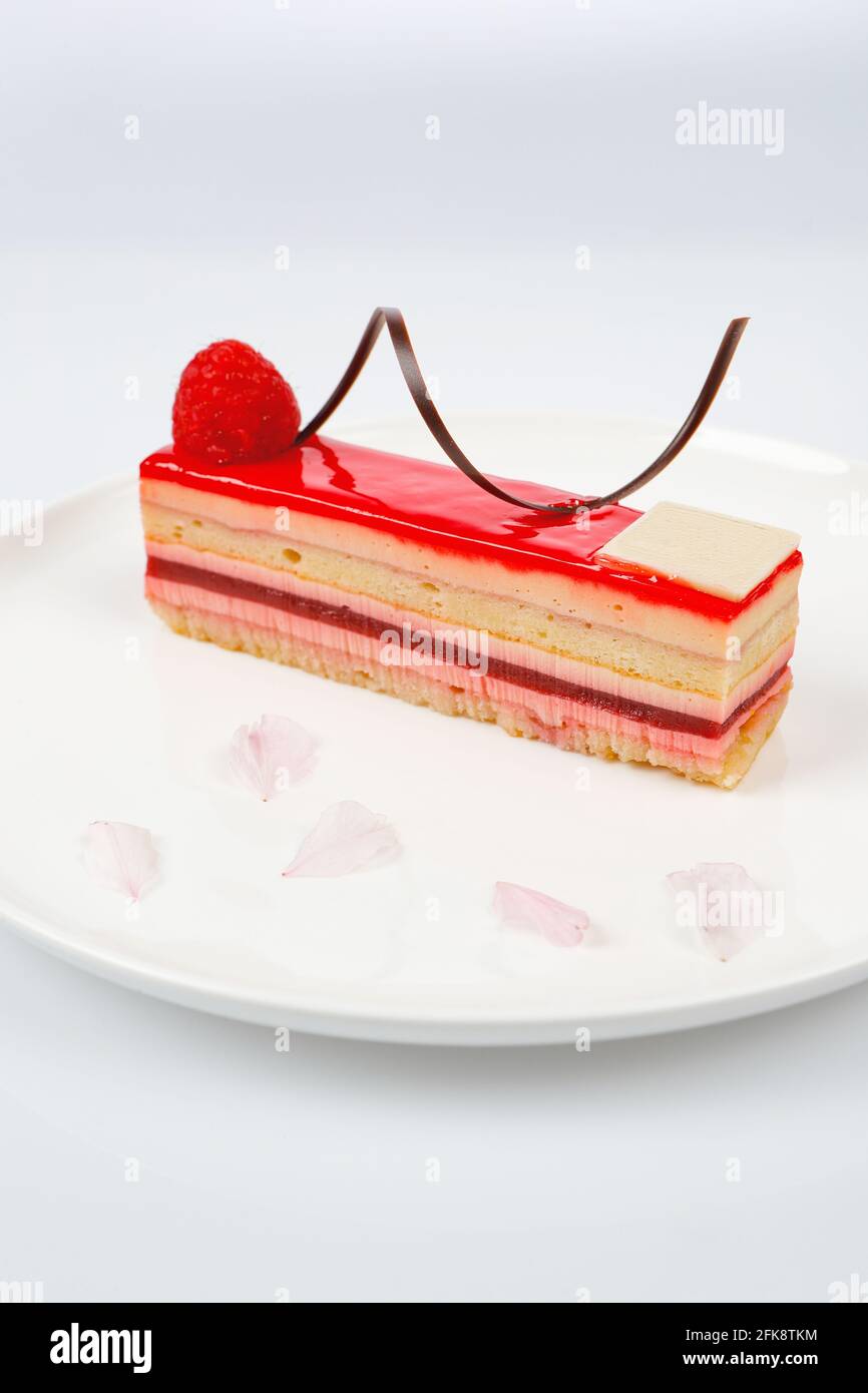 Delicieux Gateau Individuel A La Framboise Photo Stock Alamy