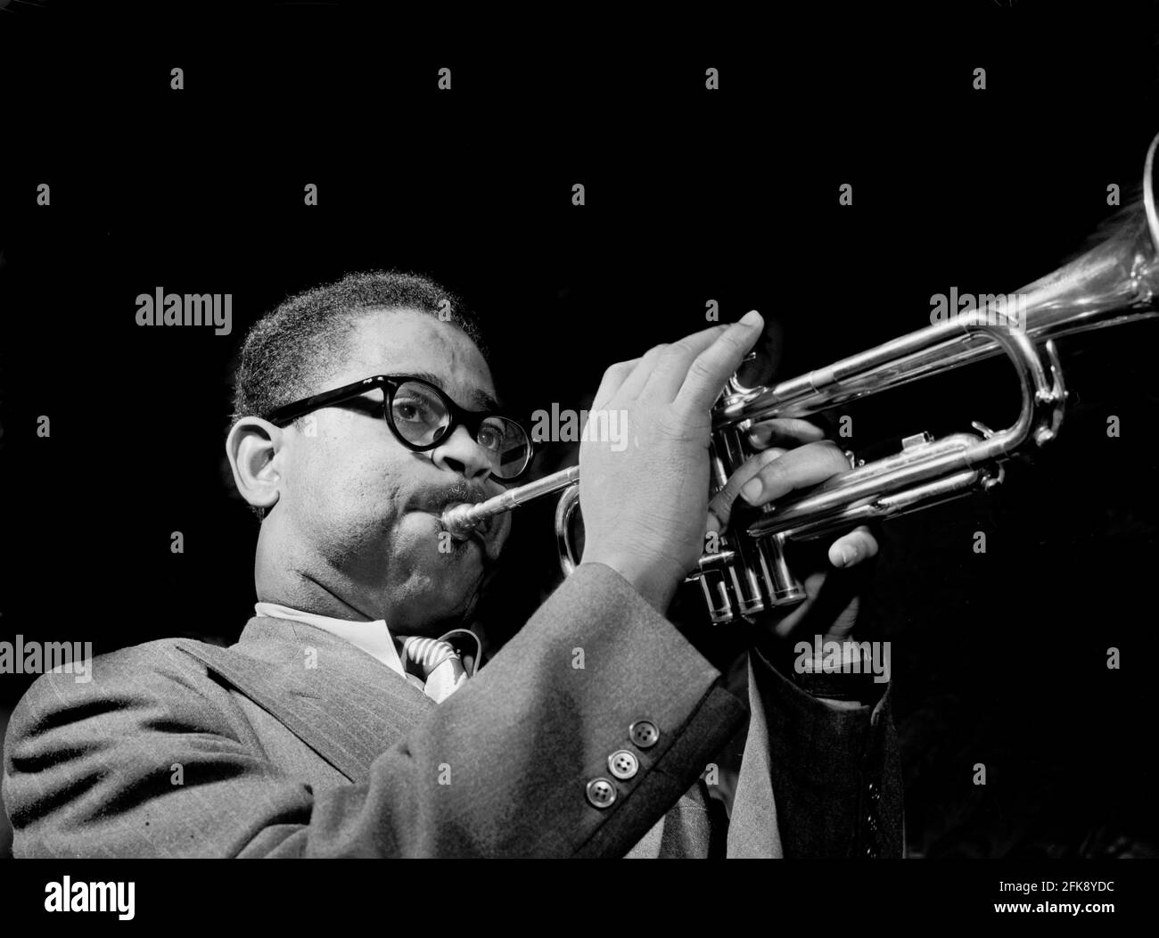 Dizzy Gillespie. Portrait du trompettiste de jazz américain, John Birks 'Dizzy' Gillespie (1917-1993), par Walter P Gottlieb, 1947 Banque D'Images