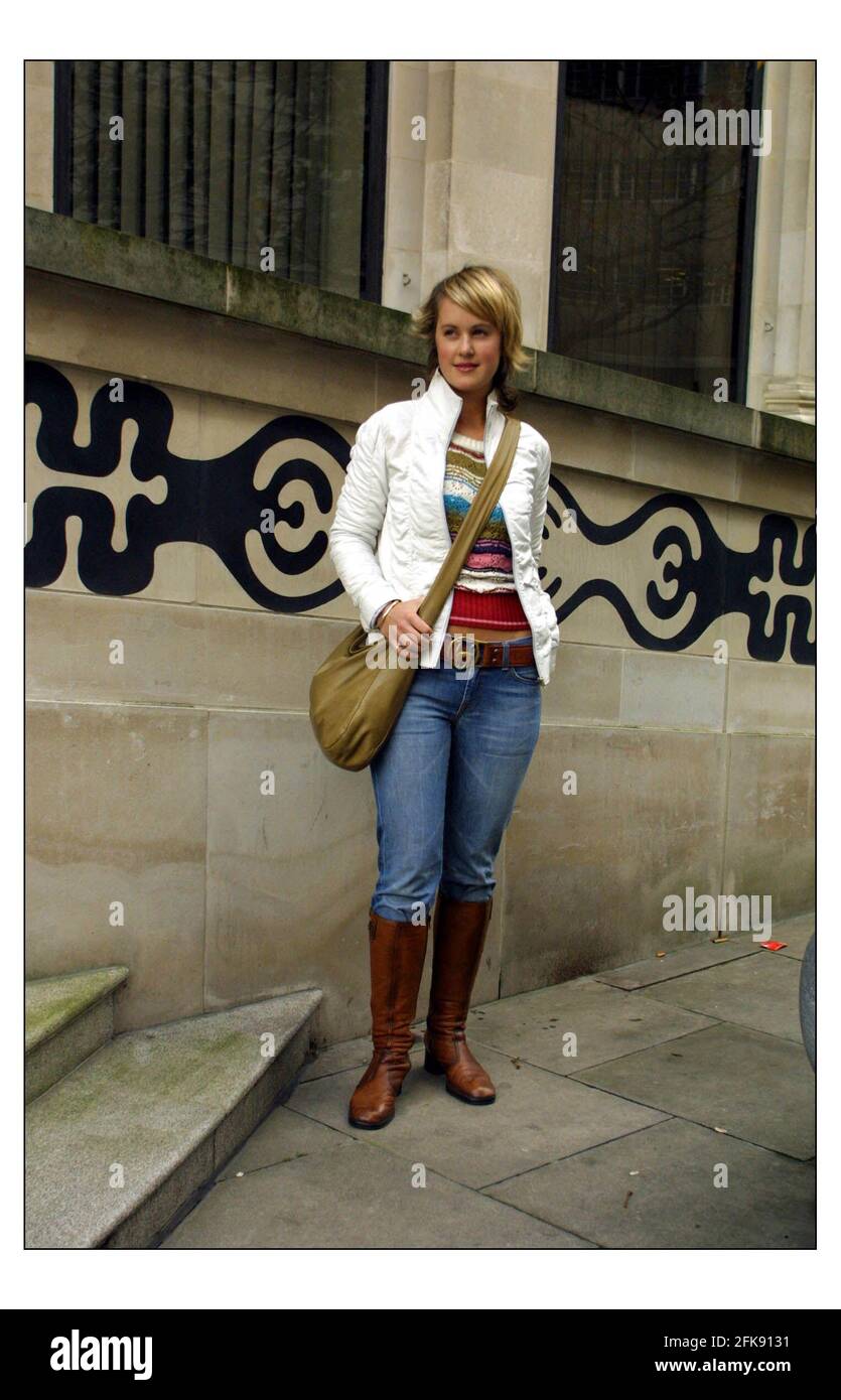 Pour IOS...... Street Fashion---Prue Willsherpic David Sandison 28/11/2002 Banque D'Images