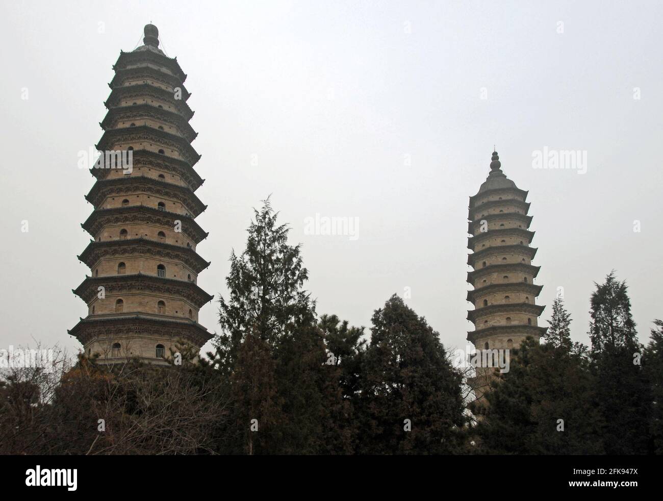Les célèbres pagodes du Temple de la Pagode jumelle (Temple de Yongzuo) à Taiyuan, Shanxi, Chine. Les pagodes jumelles sont l'un des principaux points de repère de Taiyuan. Banque D'Images