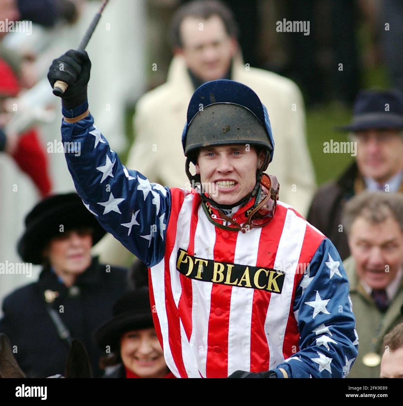 CHELTENHAM QUEEN MOUTHERS CHASE 13/3/2002 R.JOHNSON GAGNE LA PHOTO DAVID ASHDOWNRACING CHELTENHAM Banque D'Images