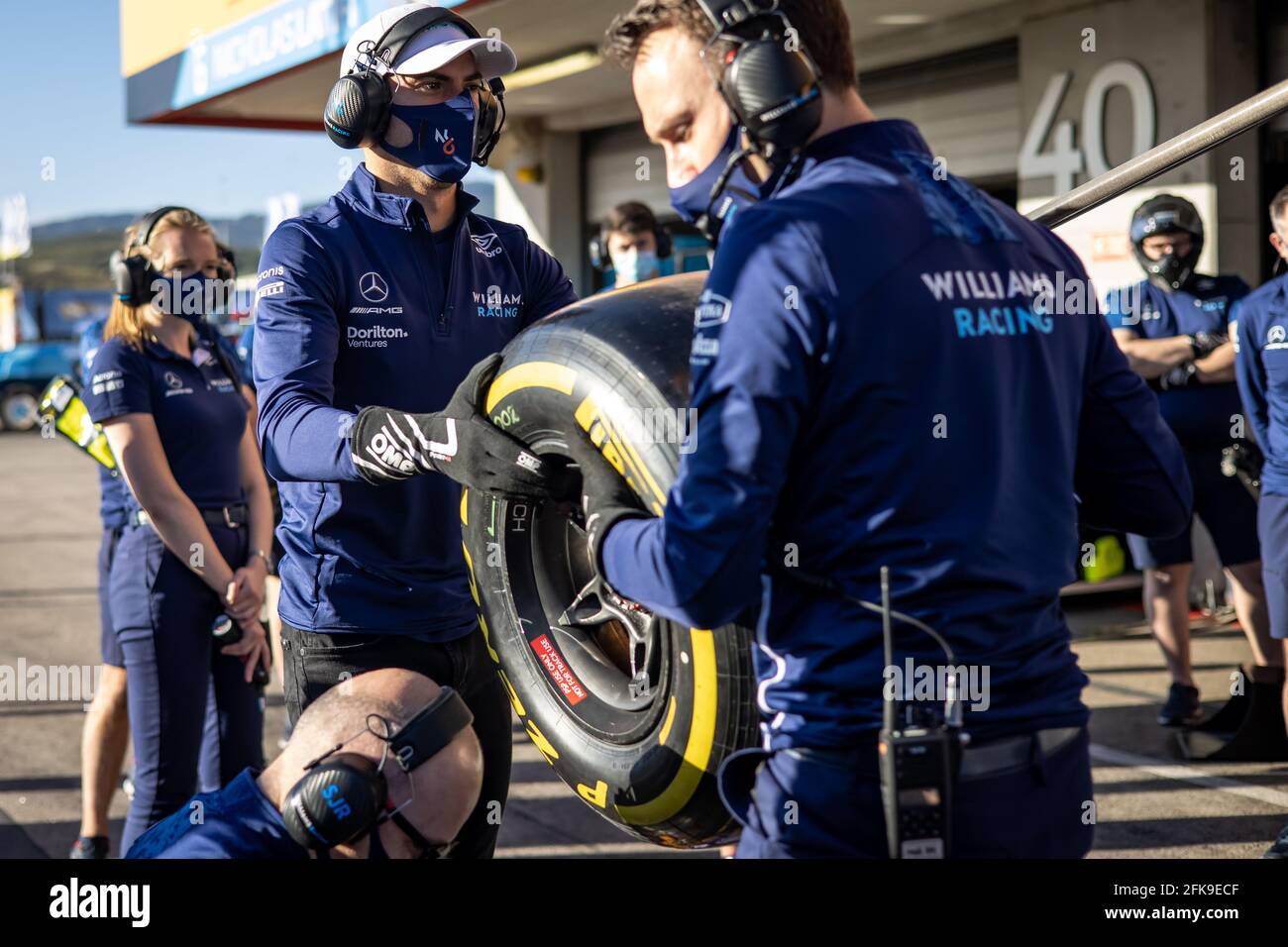 Portimao, Portugal. 29 avril 2021. Nicholas Latifi (CDN) Williams Racing - Captain Tom Moore 100 Challenge - 100 arrêts de stand pendant le week-end du GP. Grand Prix de Portugal, jeudi 29 avril 2021. Portimao, Portugal. Crédit : James Moy/Alay Live News Banque D'Images