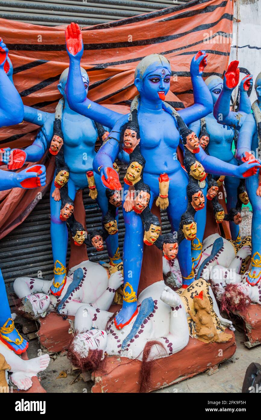 Récemment fabriqués des idoles de la déesse Kali à Kolkata, Inde Banque D'Images