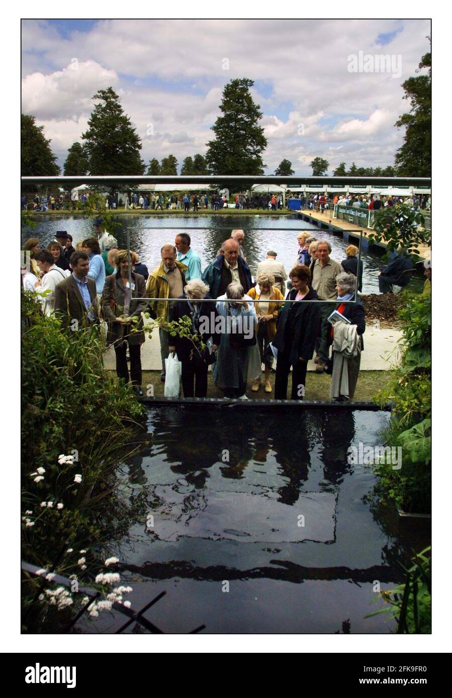 Premier jour du spectacle de fleurs de Hampton court... photo David Sandison 2/7/2002 Banque D'Images