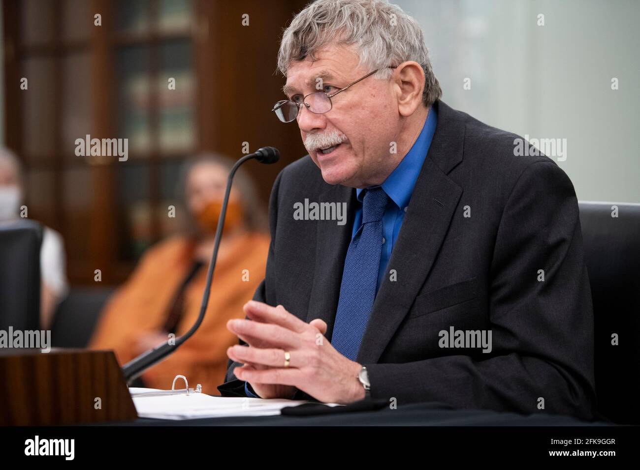 Washington, États-Unis d'Amérique. 29 avril 2021. Eric S. Lander comparaît devant un comité sénatorial sur le commerce, les sciences et les transports pour sa nomination au poste de directeur du Bureau de la politique scientifique et technologique, dans l'édifice du bureau du Sénat Russell à Washington, DC, le jeudi 29 avril, 2021. Credit: Rod Lamkey/CNP | usage dans le monde crédit: dpa/Alay Live News Banque D'Images