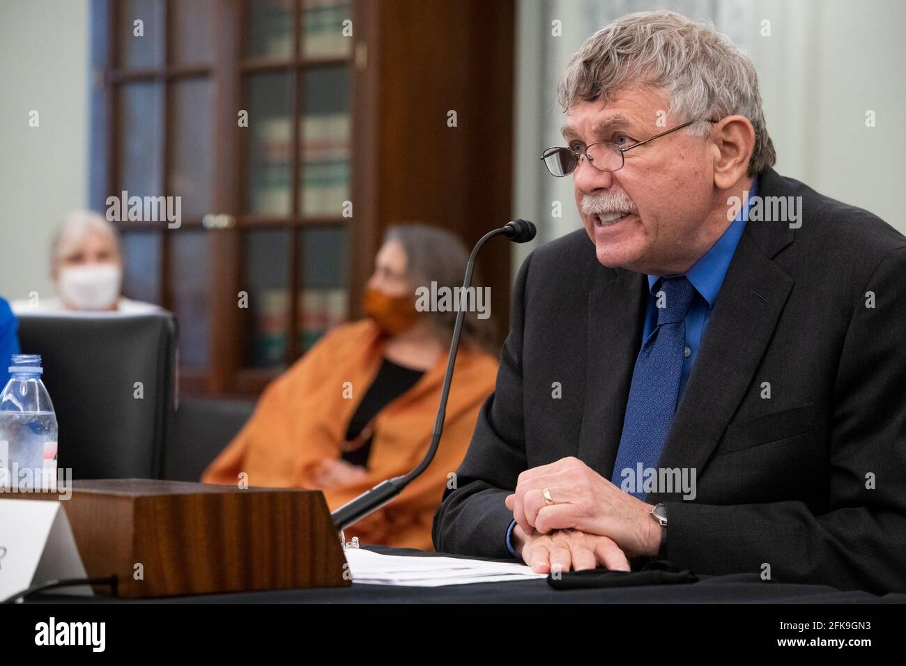 Washington, États-Unis d'Amérique. 29 avril 2021. Eric S. Lander comparaît devant un comité sénatorial sur le commerce, les sciences et les transports pour sa nomination au poste de directeur du Bureau de la politique scientifique et technologique, dans l'édifice du bureau du Sénat Russell à Washington, DC, le jeudi 29 avril, 2021. Credit: Rod Lamkey/CNP | usage dans le monde crédit: dpa/Alay Live News Banque D'Images