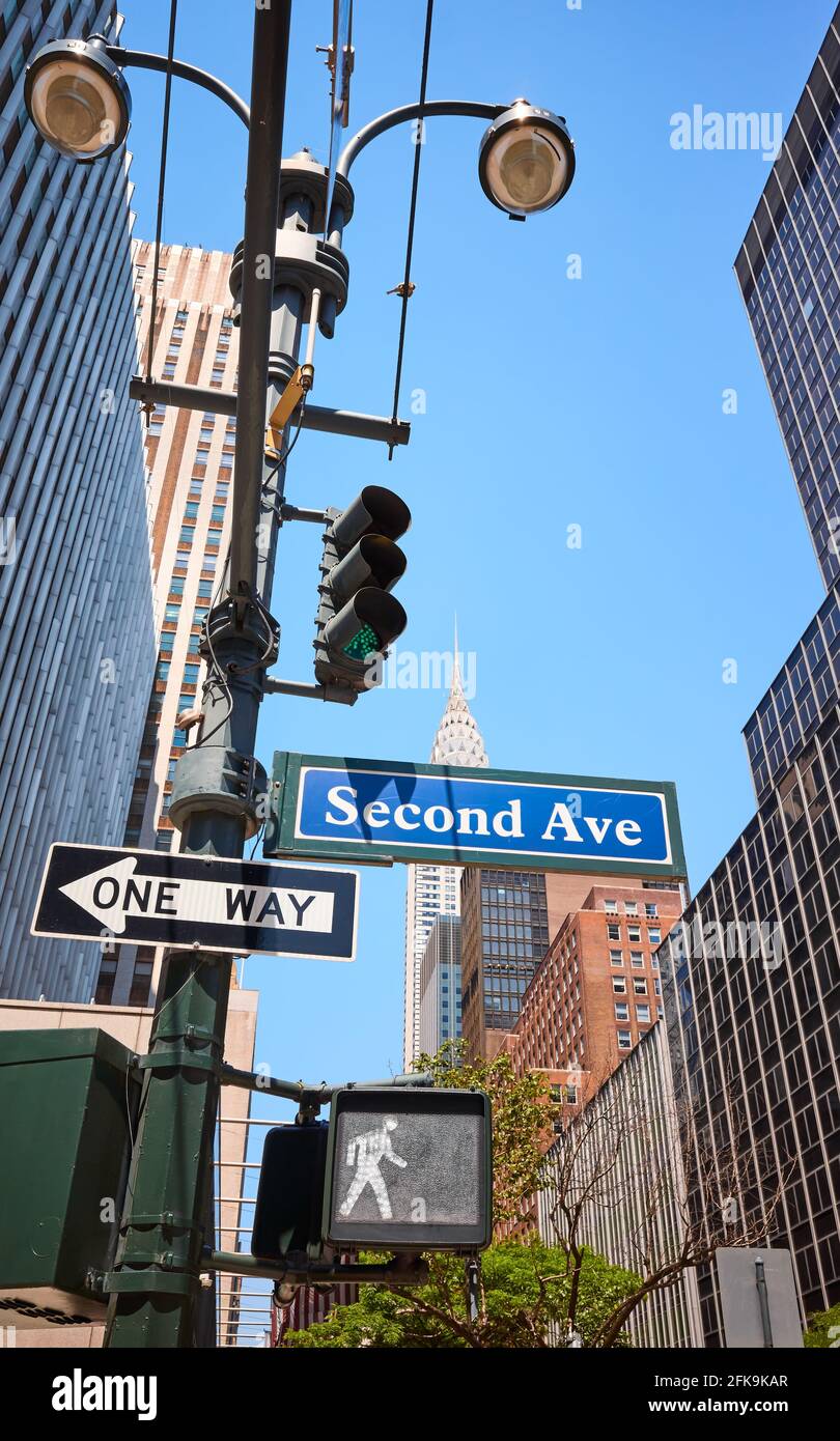 Panneaux One Way et second Avenue Street à Manhattan, New York City, USA. Banque D'Images