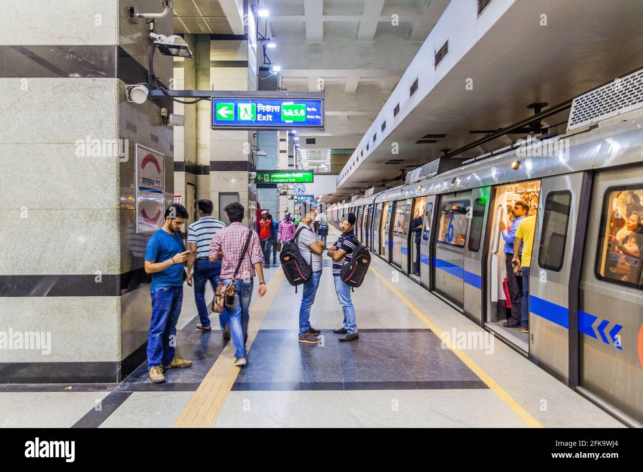 DELHI, INDE - OCTOBRE 22 2016 Station de métro Barakhamba Road à Delhi, Inde Banque D'Images