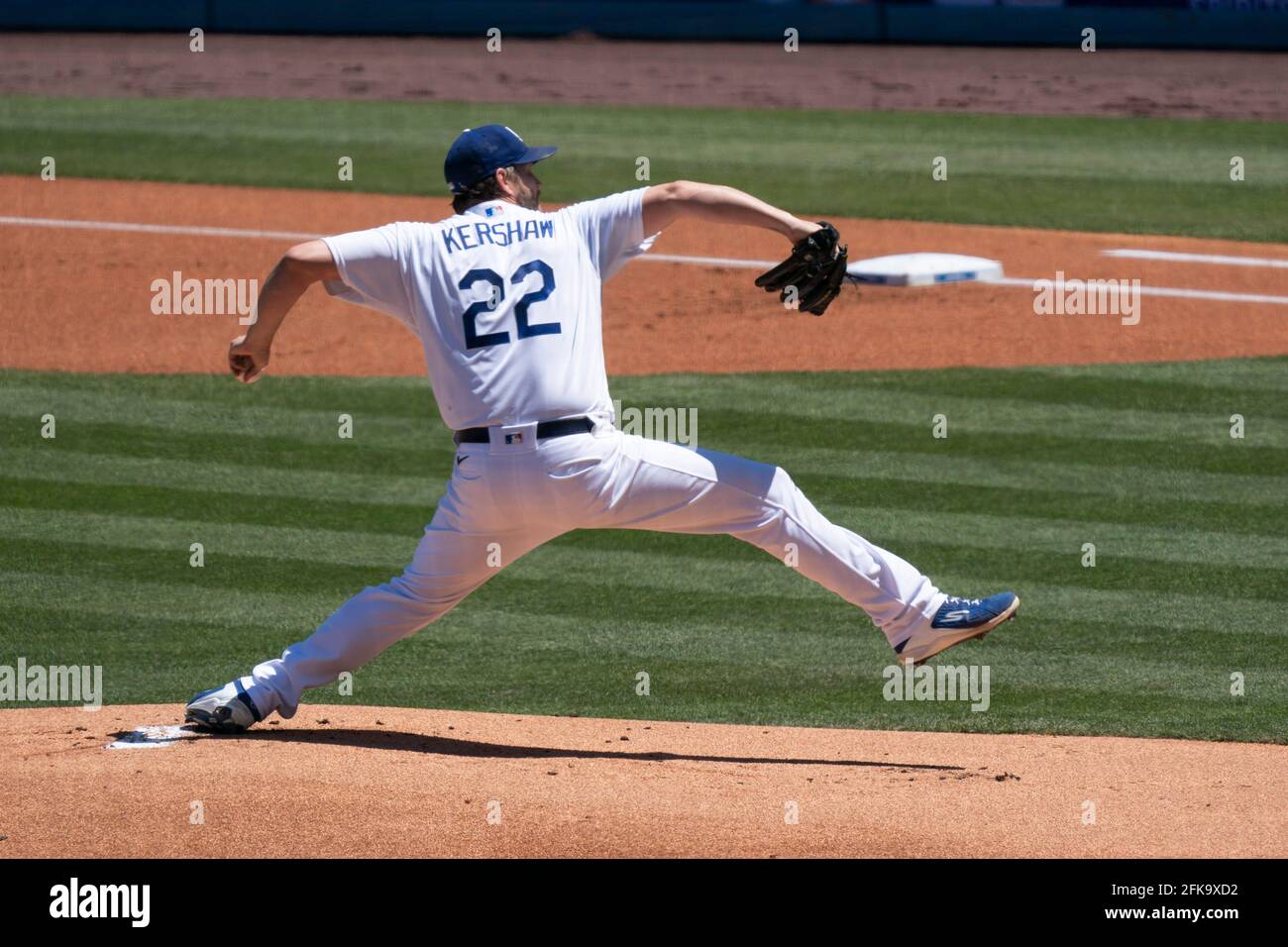 Los Angeles Dodgers départ du pichet Clayton Kershaw (22) lors d'un match de MLB contre les Cincinnati Reds, le mercredi 28 avril 2021, à Los an Banque D'Images