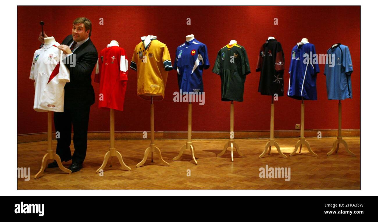 La collection de maillots de rugby Jason Leonard 2003 de la coupe du monde sera mise aux enchères à christies le 24 mars à 10.30. Estimation de 100,000 à 150,000 pour une collection de huit chemises.pic David Sandison 23/2/2004 Banque D'Images