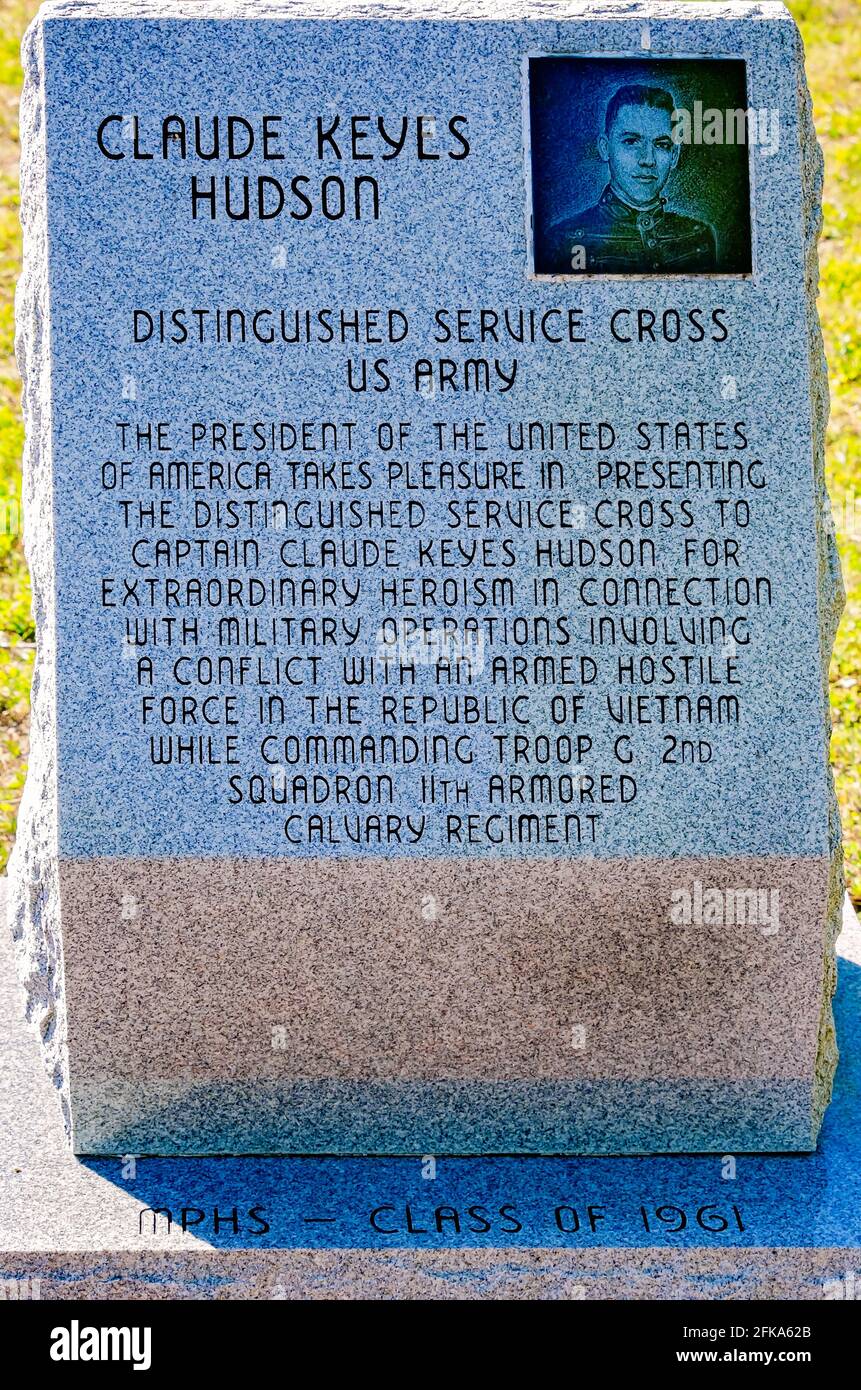 Un monument rend hommage à Claude Keyes Hudson, récipiendaire distingué de la Croix du service, au Jackson County Veterans Memorial à Moss point, Mississippi. Banque D'Images