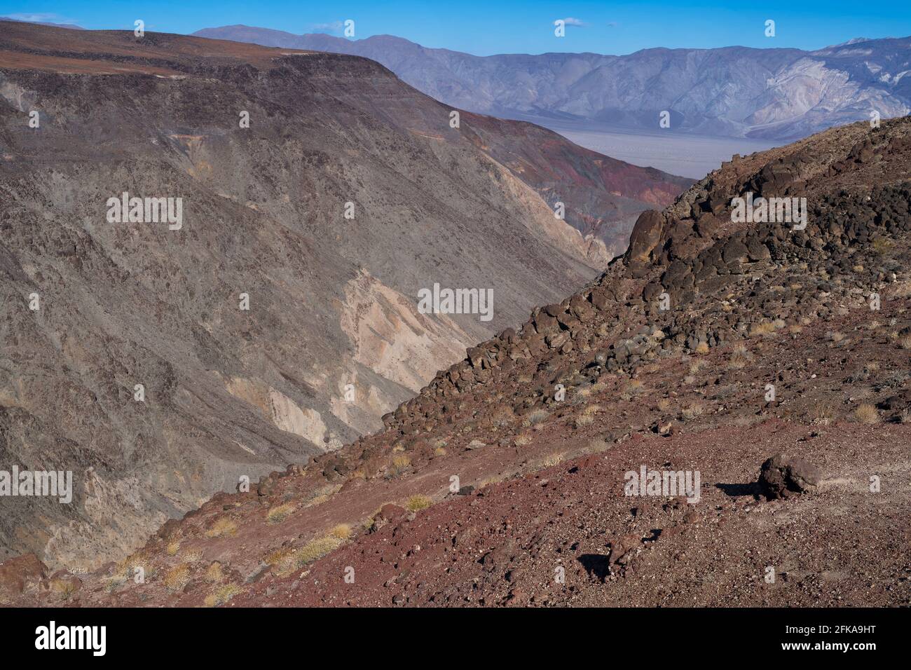 Le père Crowley donne sur la vallée de Panamint et la chaîne de Panamint, dans le parc national de la Vallée de la mort, en Californie Banque D'Images