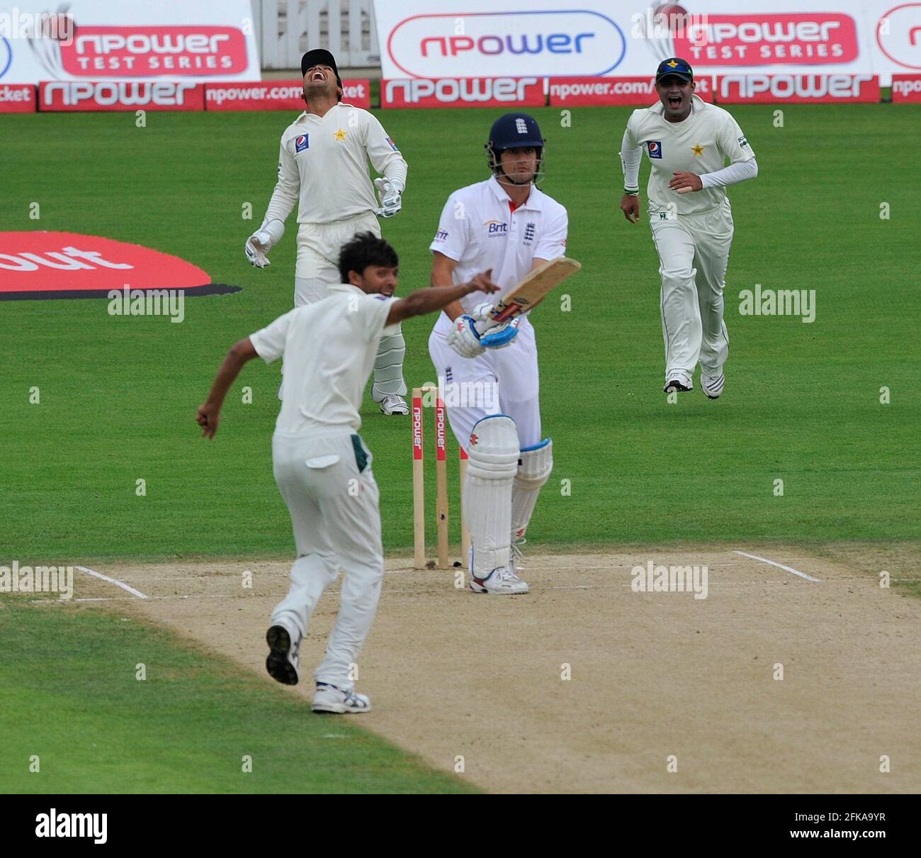 3E TEST ANGLETERRE V PAKASTAN À L'OVALE 1ER JOUR. FAITES CUIRE AU GARDIEN DE CT D'ASIF. PHOTO DAVID ASHDOWN Banque D'Images