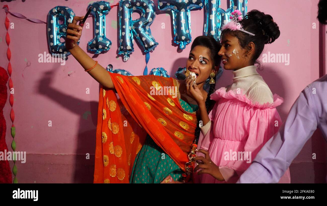 Gateau A La Mode Banque D Image Et Photos Alamy