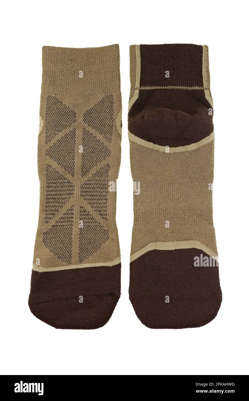 Chaussettes anti-transpiration épaisses de couleur marron. Confortables  chaussettes de randonnée doux isolées sur fond blanc Photo Stock - Alamy