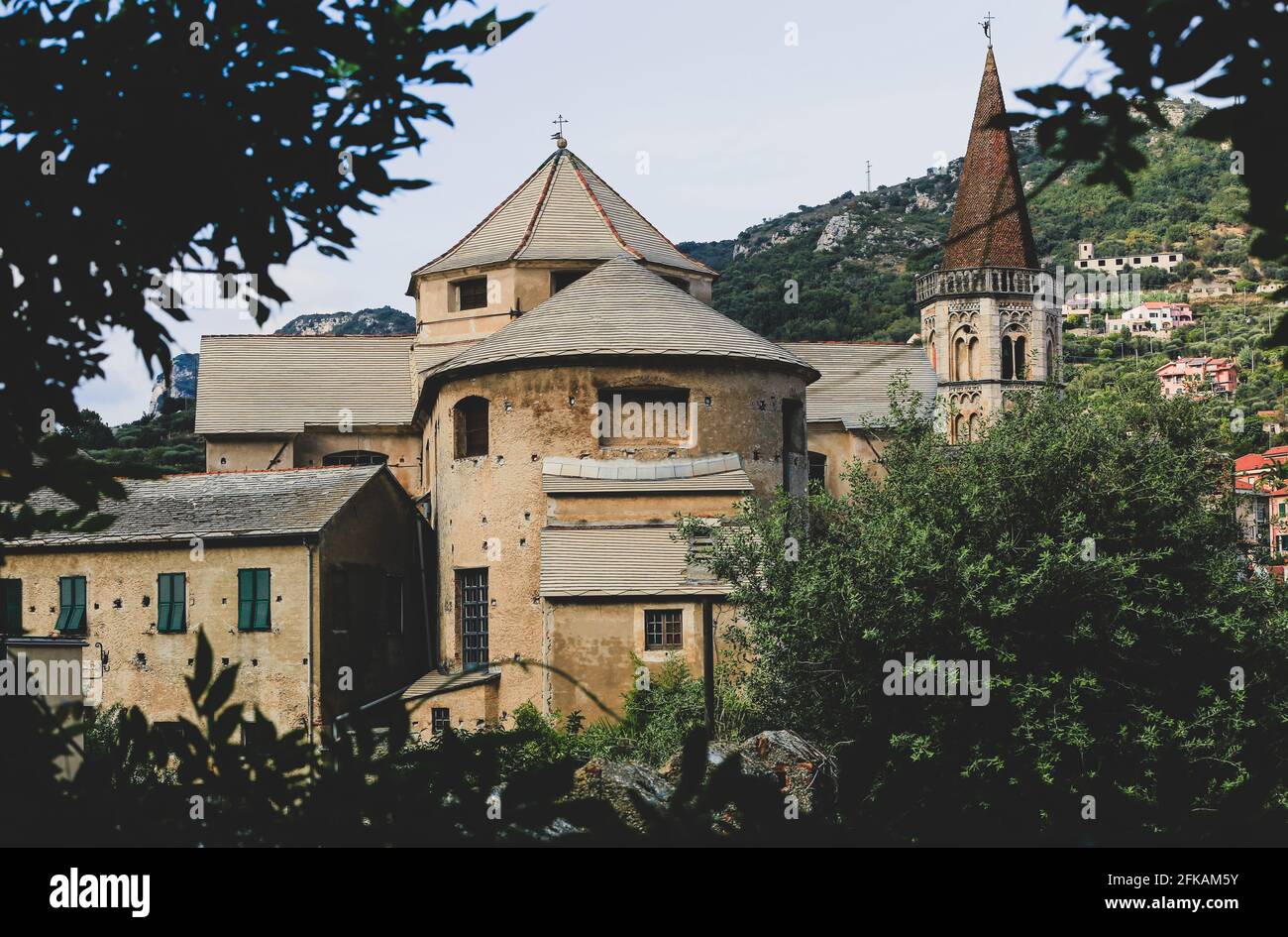 Eglise du centre historique de Finalborgo en Ligurie, Italie Banque D'Images