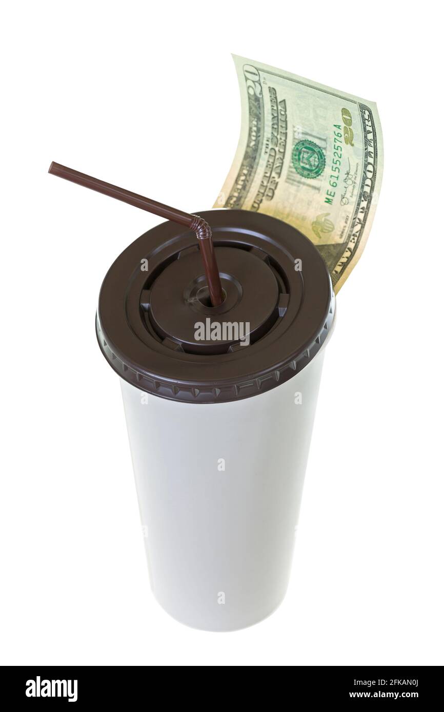 20 USD dollar billet argent laissant la tasse de papier blanc pour café avec couvercle marron et paille isolée sur fond blanc Banque D'Images