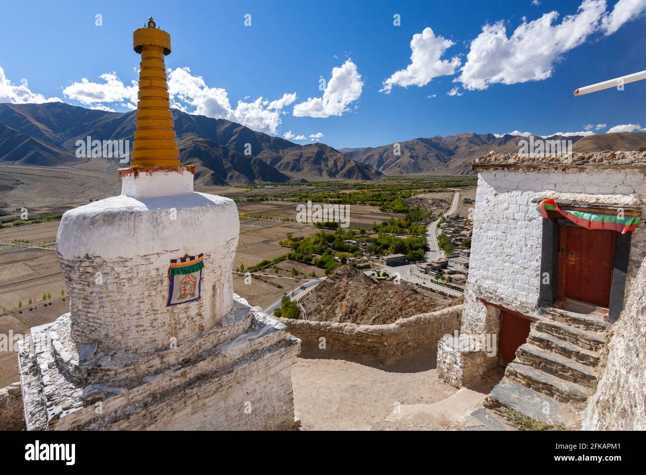 Palais de Yungbulakang ou Yumbu Lakhang, haut sur le plateau tibétain dans l'Himalaya, dans la région autonome du Tibet en Chine. Banque D'Images