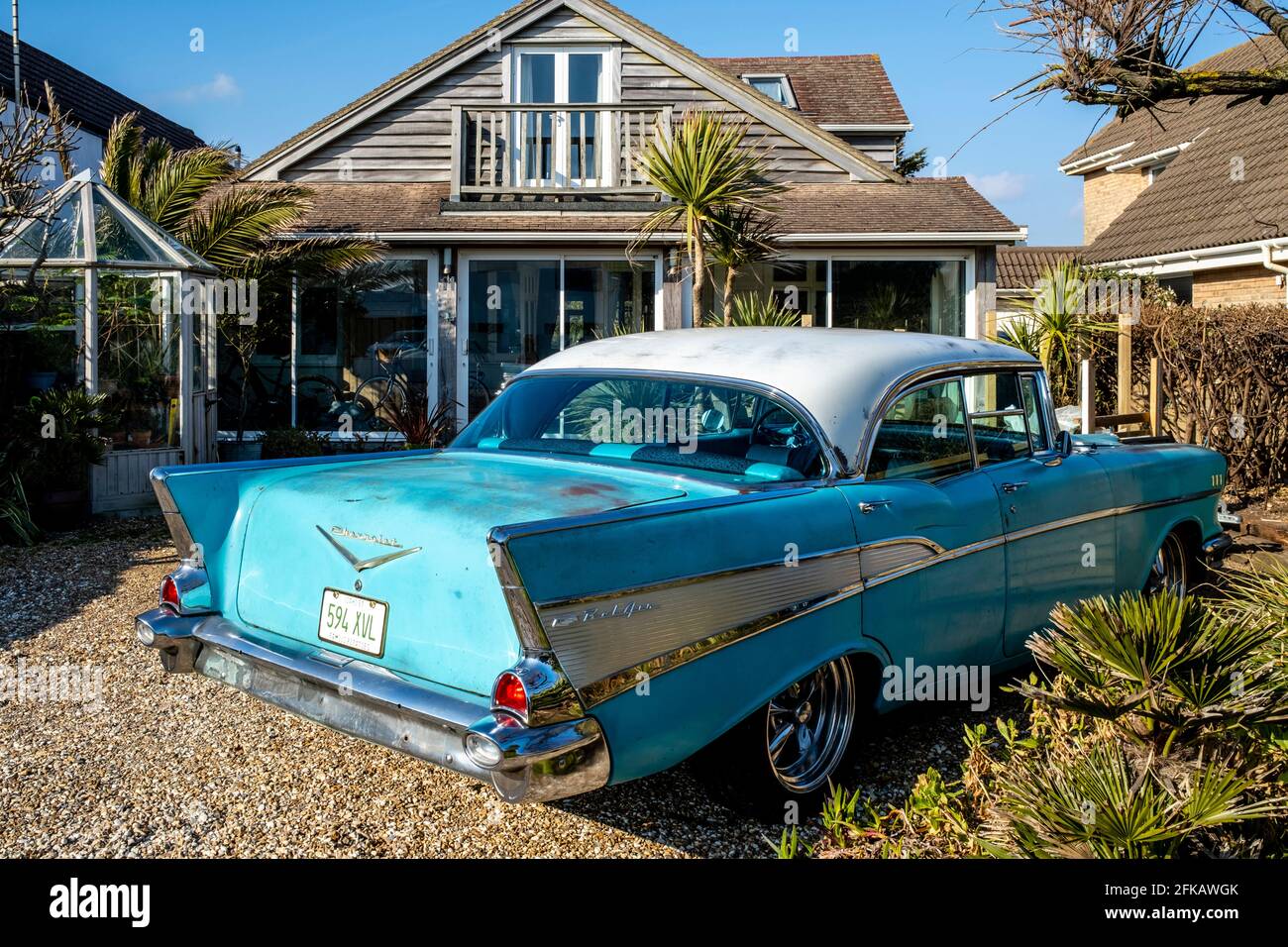 Une voiture Chevrolet classique garée dans L'allée d'UNE maison à Sussex, au Royaume-Uni. Banque D'Images