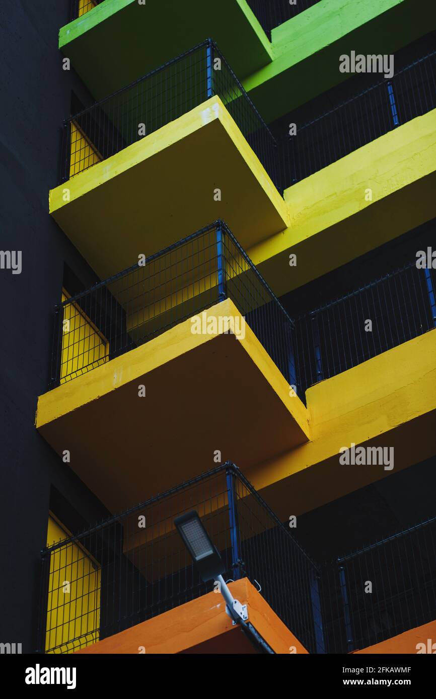 architecture moderne avec éléments jaunes du parking Banque D'Images