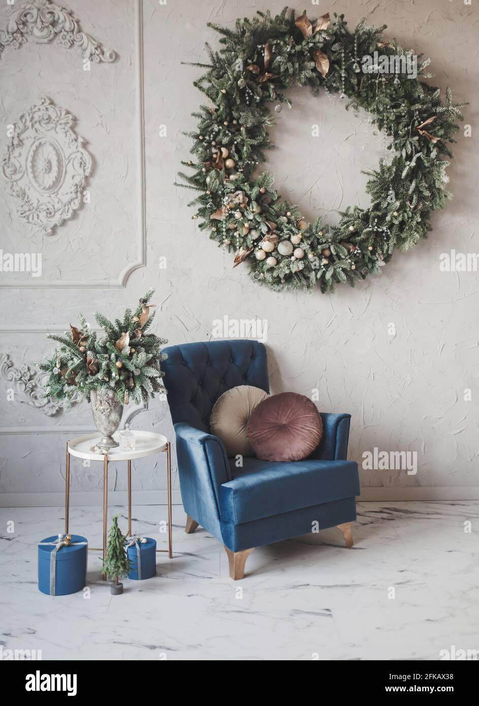Maison confortable décorée pour Noël. Décorations de Noël naturelles. Banque D'Images
