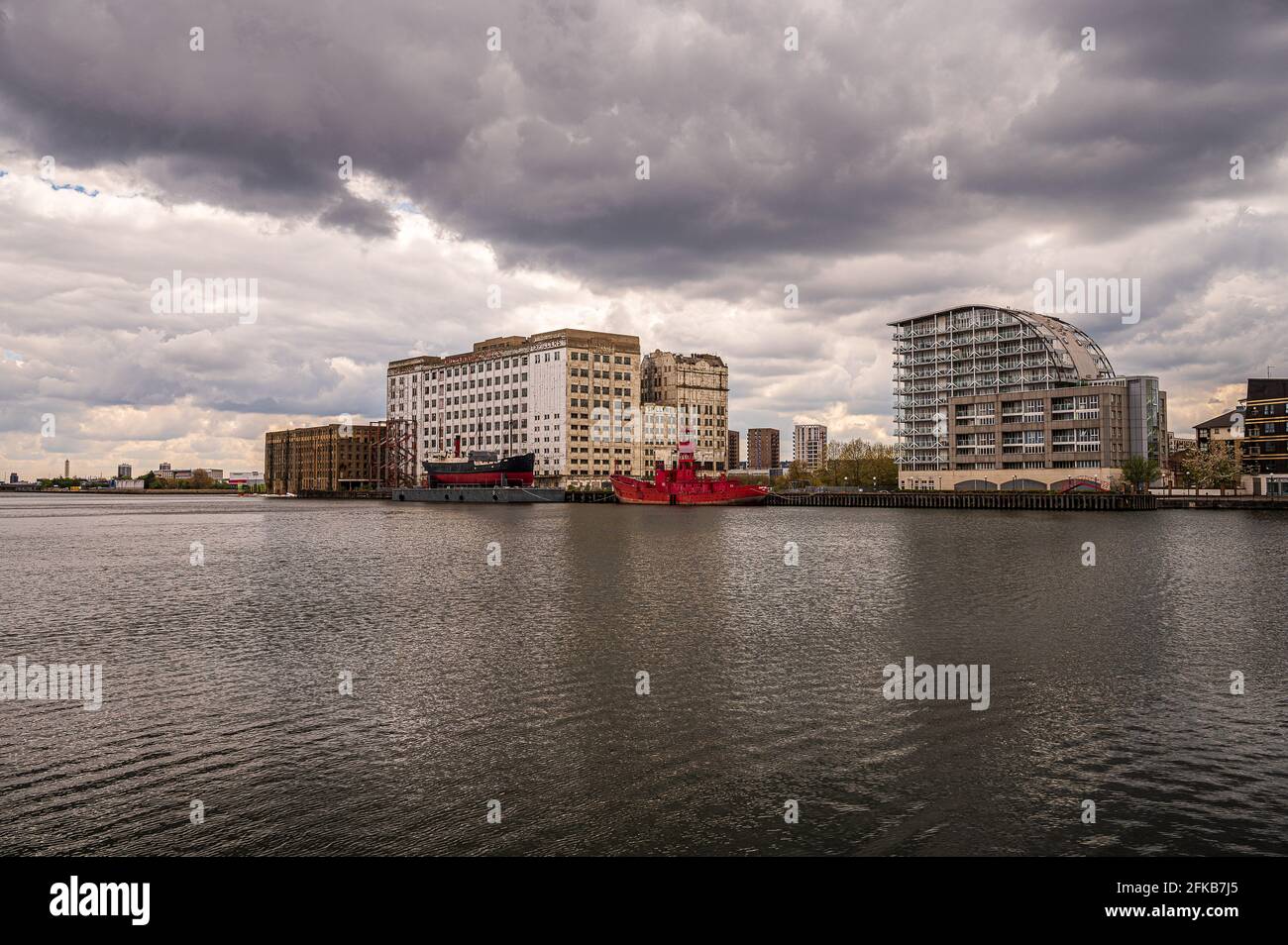 Une promenade autour de Royal Albert Dock, est de Londres, Angleterre Banque D'Images