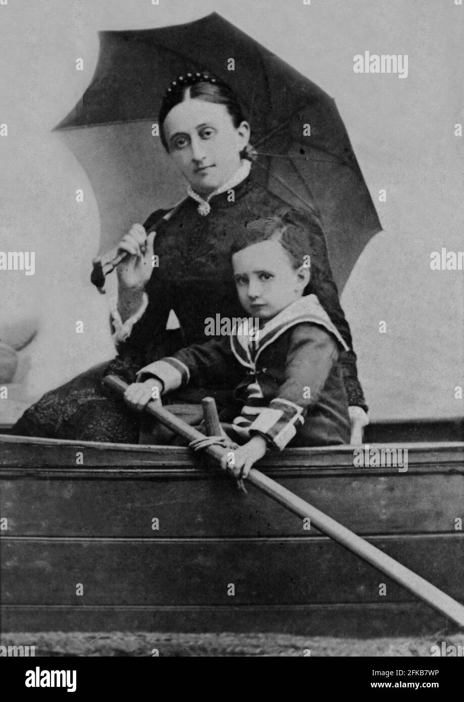 Eugénie de Montijo (1826-1920) et son fils Louis Napoléon Bonaparte épouse de Napoléon III et impératrice de la carte du Cabinet français photographie Paris, Fondation Napoléon Banque D'Images