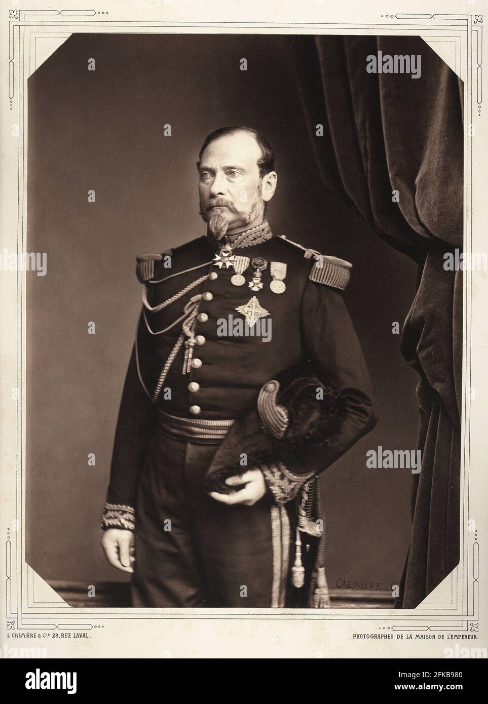 Comte Louis-Joseph-Napoléon Lepic, chef d'état-major et aide de camp de l'empereur. 1810-1875 Photographie de Léon Crémière, photographe à l'empereur. Fait partie d'un portfolio de 40 portraits documentant des figures éminentes du second Empire. Paris, Fondation Napoléon Banque D'Images