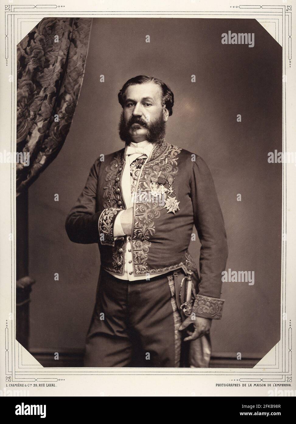 Jules Lecocq, assistant du Maître de cérémonie et secrétaire aux relations étrangères (s'occupant spécifiquement des ambassadeurs étrangers) Photographie de Léon Crémière, photographe de l'empereur. Fait partie d'un portfolio de 40 portraits documentant des figures éminentes du second Empire. Paris, Fondation Napoléon Banque D'Images