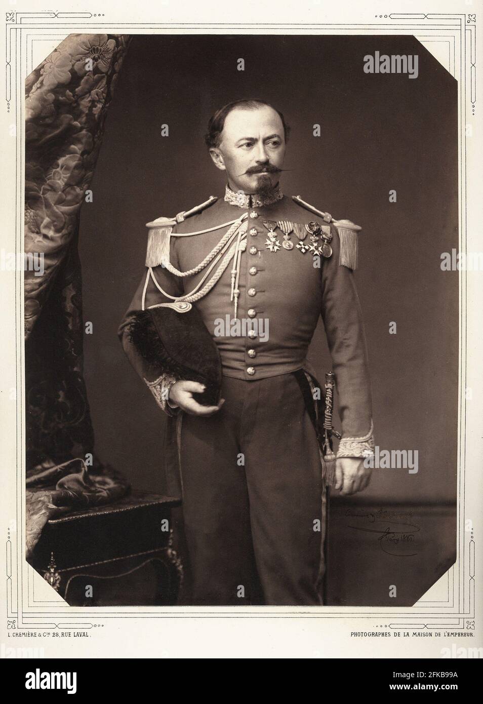 Comte de Beaupoil de Saint-Aulaire, capitaine d'artillerie et officier d'artillerie de l'empereur. Photographie (1861) de Léon Crémière, photographe de l'empereur. Fait partie d'un portfolio de 40 portraits documentant des figures éminentes du second Empire. Paris, Fondation Napoléon Banque D'Images