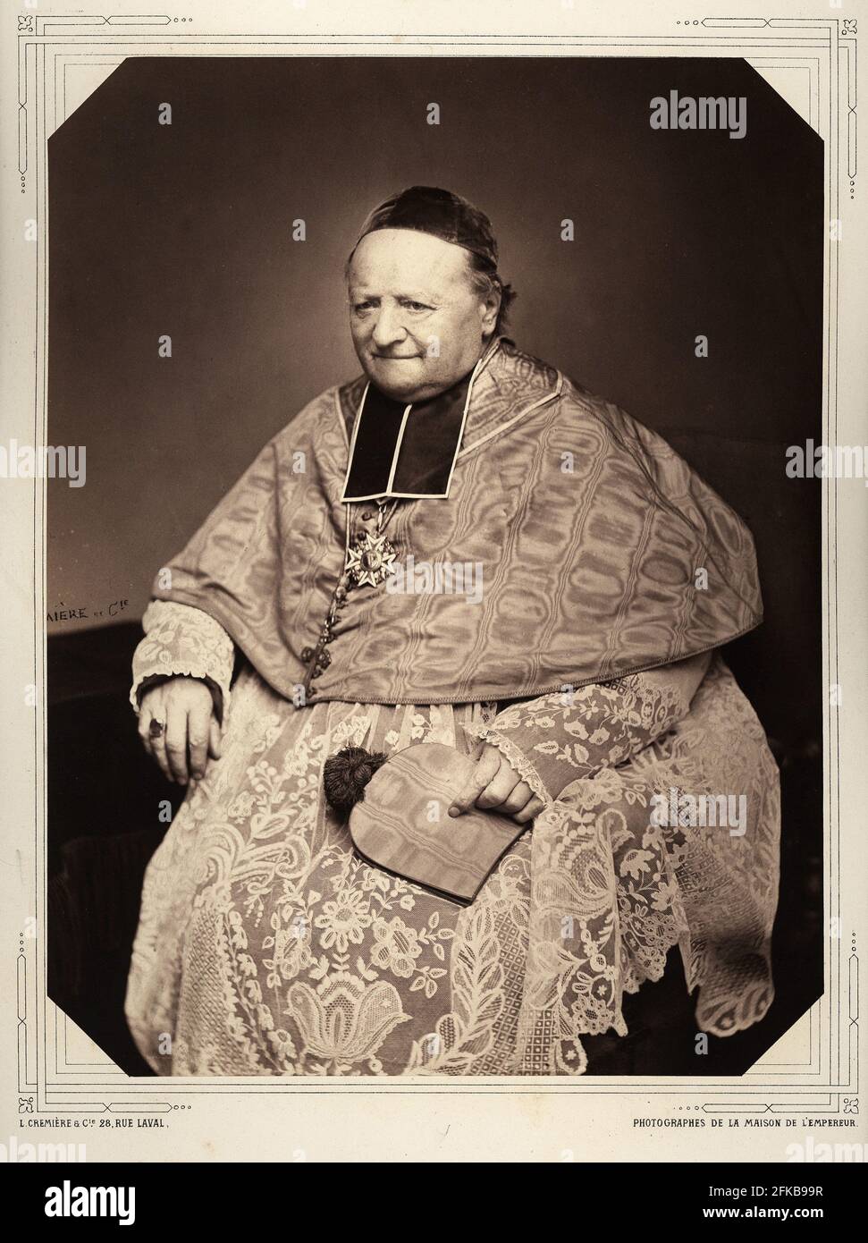 Monseigneur Timarche, Evêque d'Adras, Premier Chaplin de l'Empereur. Photographie de Léon Crémière, photographe de l'empereur. Fait partie d'un portfolio de 40 portraits documentant des figures éminentes du second Empire. Paris, Fondation Napoléon Banque D'Images
