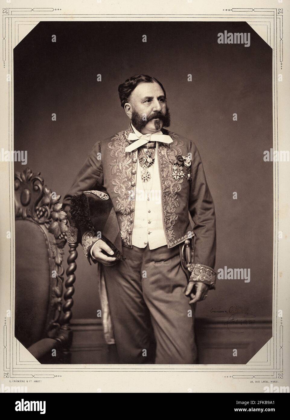Baron Sibuet, Assistant du Maître de cérémonie et secrétaire aux relations étrangères (s'occupant spécifiquement des ambassadeurs étrangers) Photographie en 1861 par Léon Crémière, photographie de la maison de sa majeure l'empereur. Fait partie d'un portfolio de 40 portraits documentant des figures éminentes du second Empire. Paris, Fondation Napoléon Banque D'Images