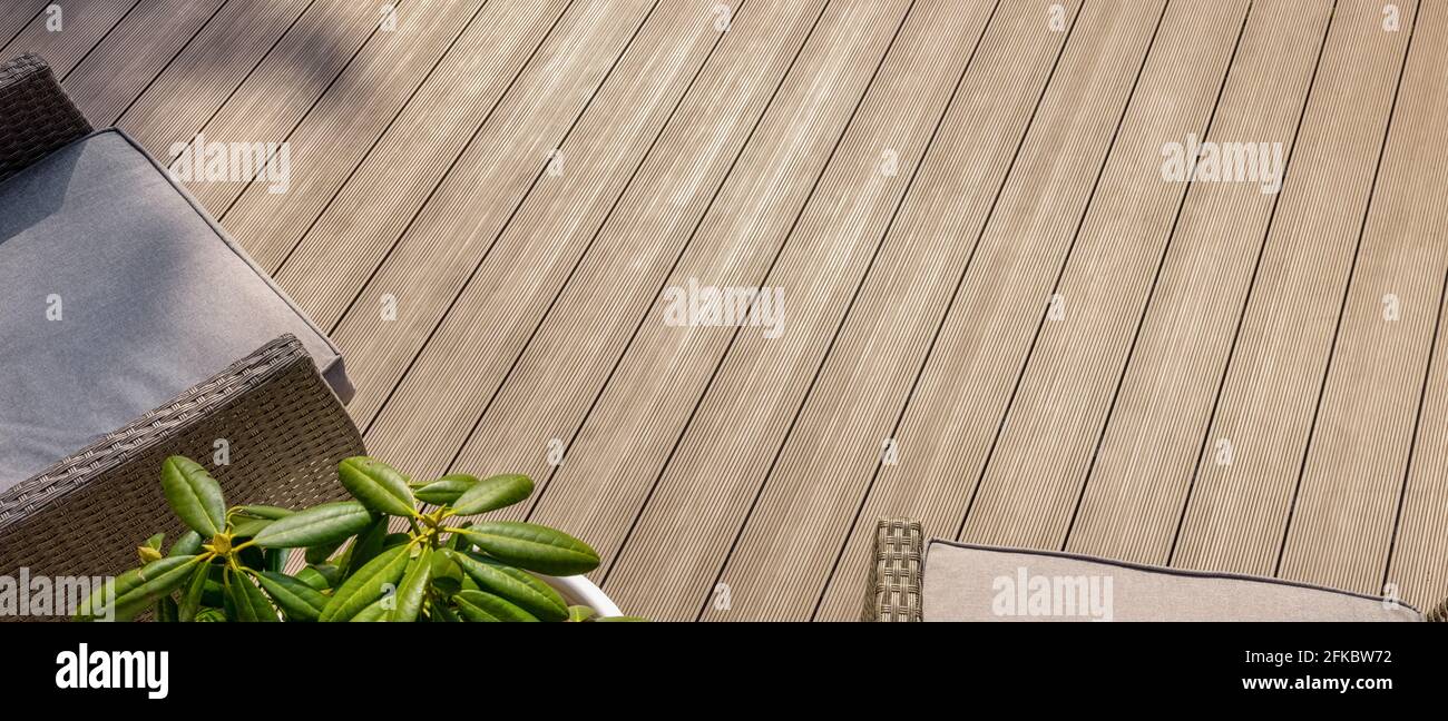 terrasse avec panneaux en composite bois-plastique. espace pour les copies de banderoles Banque D'Images