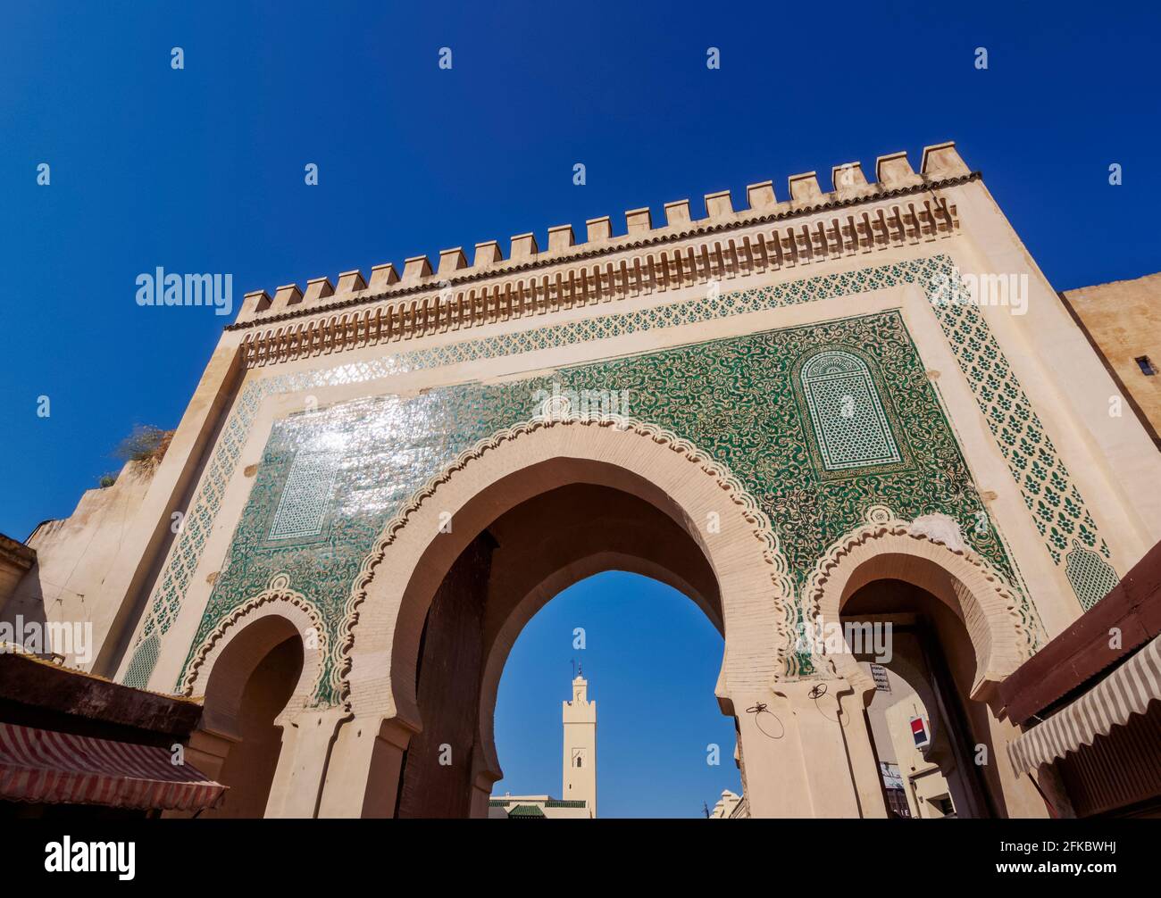 Bab Bou Jeloud porte de la médina de Fès, région de Fès-Meknes, Maroc, Afrique du Nord, Afrique Banque D'Images
