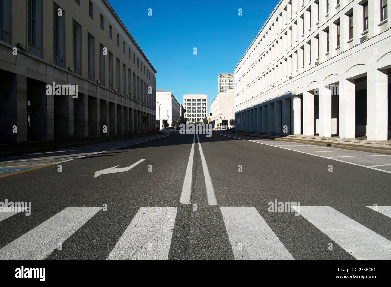 Perspective de disparition de la vue sur la place du Colisée, E.U.R., Rome, Lazio, Italie, Europe Banque D'Images