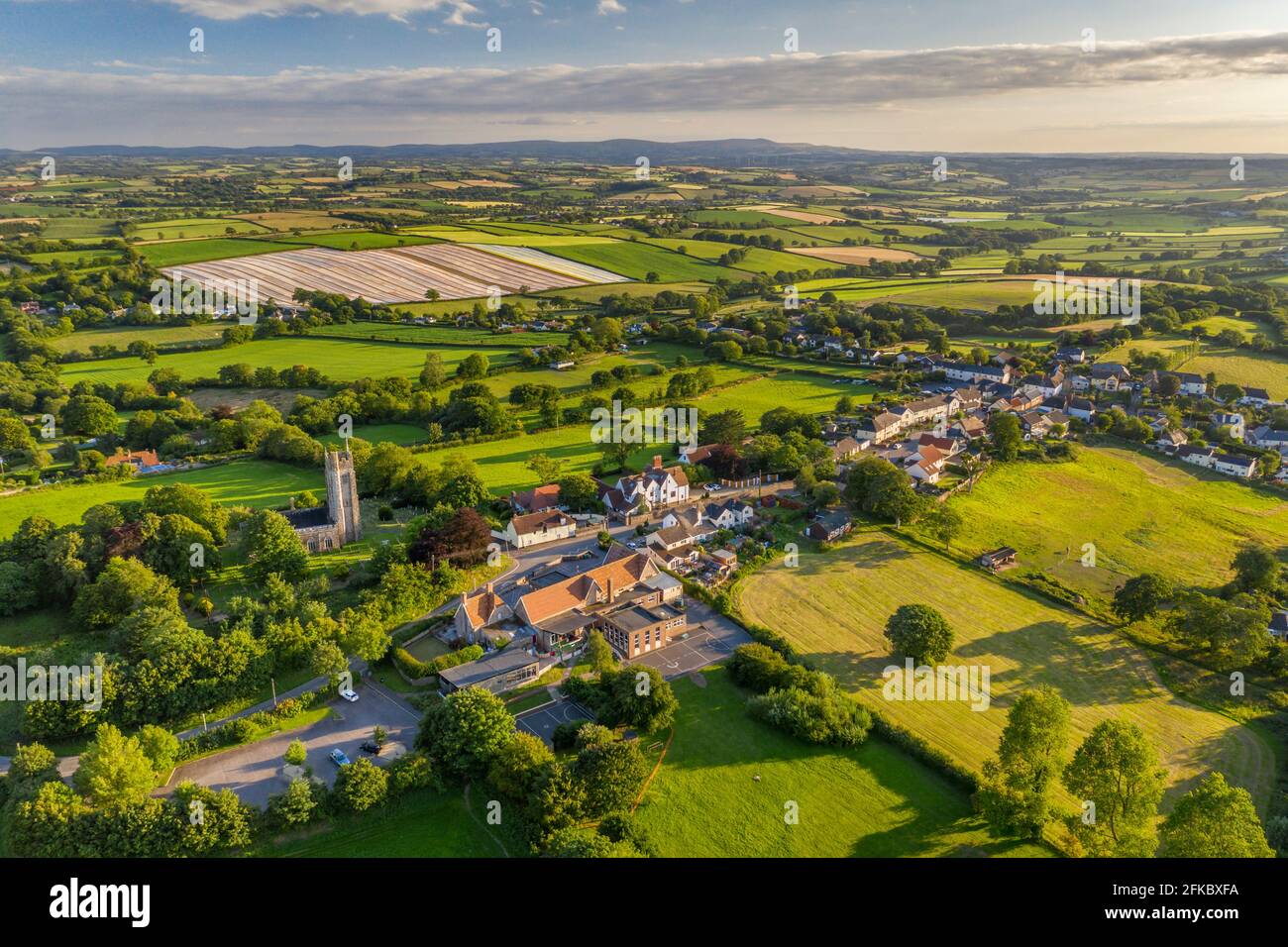 vue aérienne du village rural de Morchard Bishop en été, Devon, Angleterre, Royaume-Uni, Europe Banque D'Images